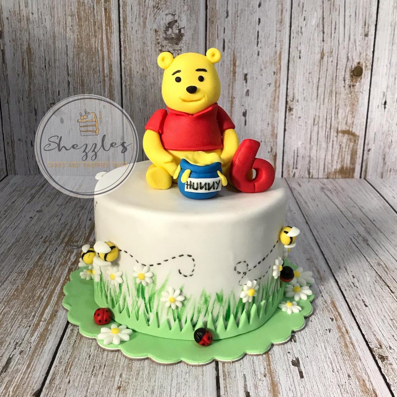 Winnie the pooh cake decorations